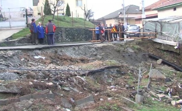 Започва укрепването на свлачището в сатовчанското село Плетена което разруши