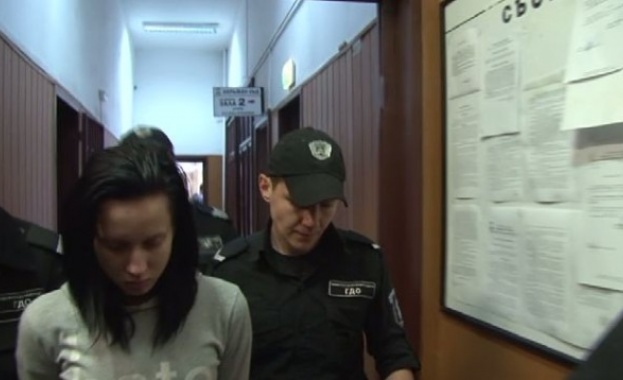 Само месец след като удари 10 паркирани автомобила след употреба