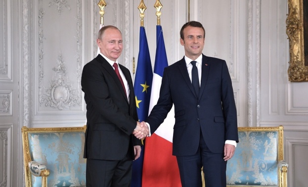 Руският президент Владимир Путин обсъди по телефона с френския си
