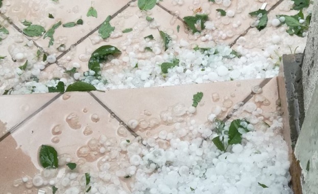 Голяма буря и градушка с големината на топки за голф