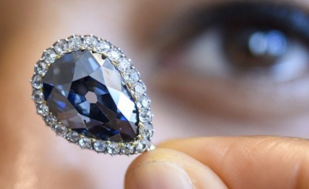 Рядко срещан син диамант обиколил кралски европейски палати през последните
