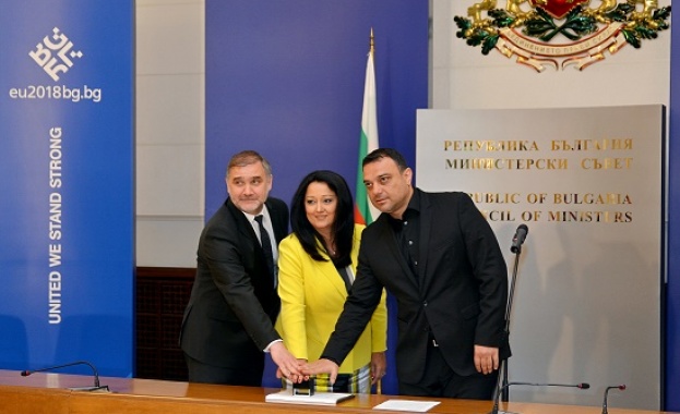 Пощенската марка посветена на първото Българско председателство на Съвета на