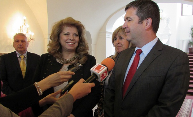 Вицепрезидентът Илияна Йотова и заместник председателят на Камарата на депутатите на