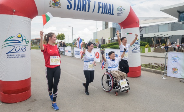 На 12 май неделя от площада пред Народното събрание в