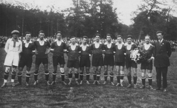 1725 г Руската императрица Екатерина I учредява ордена Александър Невски