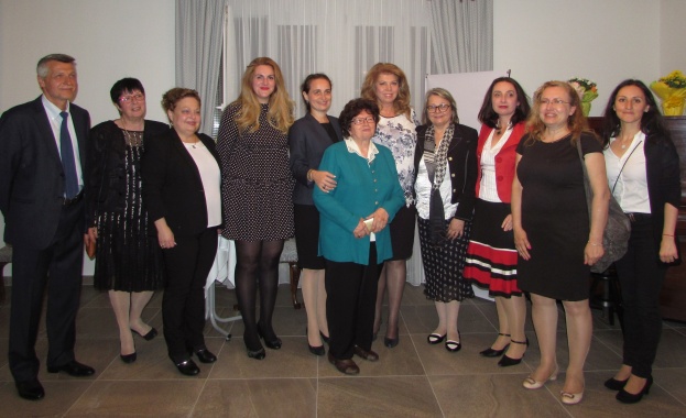 Вицепрезидентът Илияна Йотова разговаря в Братислава с представители на българските