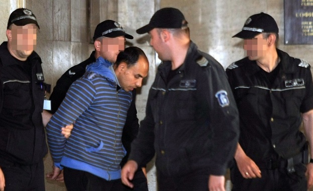 Мъжът обвинен в блудство с първокласнички в столично училище остава