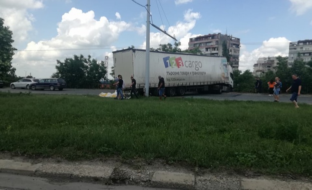 Камиона с българска регистрация управляван от 46 годишен мъж се движел