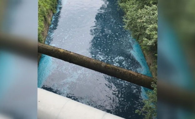 За пореден път Слатинската река в София потече оцветена вчера