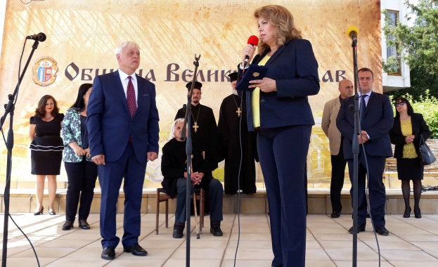 Илияна Йотова поведе във Велики Преслав празничното шествие за 24