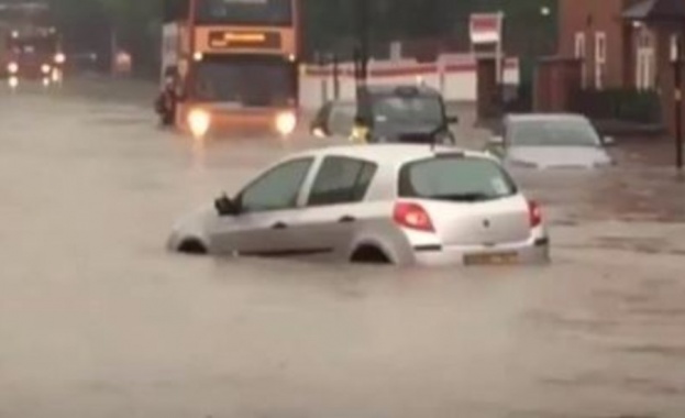 Пороен дъжд и бури причиниха наводнения в английския град Бирмингам