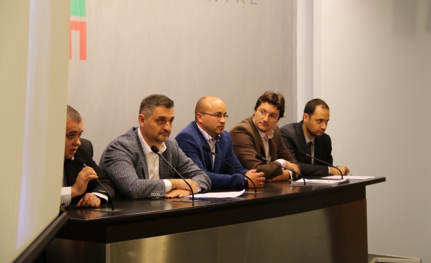 Това не е само битка между БСП и ГЕРБ а