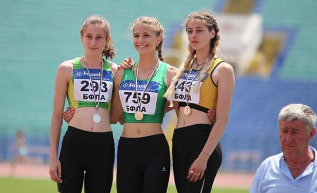 15-годишната Ева Петкова, която е Спортен талант на „Еврофутбол, взе