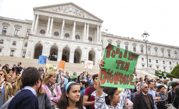 Парламентът на Португалия отхвърли законопроект за узаконяване на евтаназията в