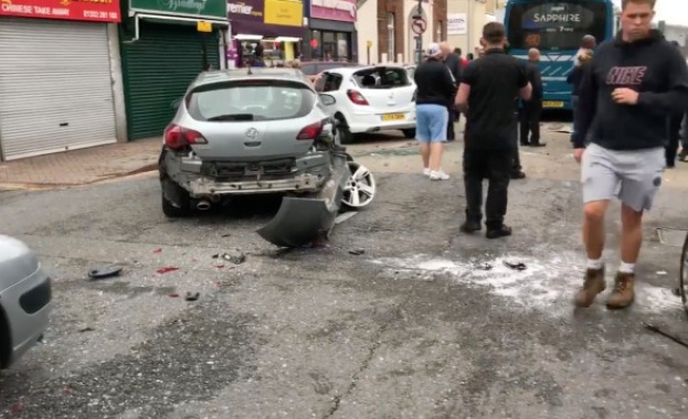 14 души бяха ранени при тежка верижна катастрофа във Великобритания