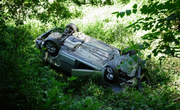 Младеж на 26 г и спътничката му момиче на