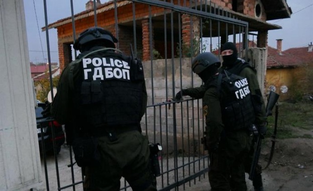 Задържаха мъжа и жената в чиято къща във Филиповци бяха