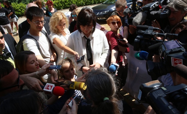 Пожелавам ви да оздравете и да бъдете много щастливи С