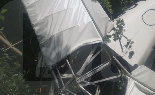 Малък самолет е паднал край казанлъшкото село Овощник днес преди