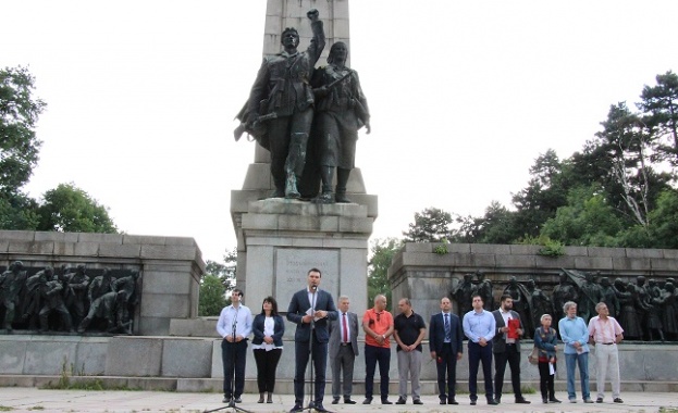 За нас Ботев е символ на свободния и корав български