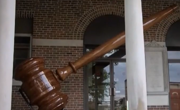 В Съединените щати откриха най голямото съдийско чукче в света