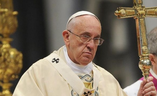 Папата наруши традицията и отслужи литургия в контролирано от мафията