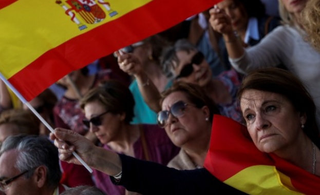 Стотици испанци протестираха в Мадрид срещу новото правителство на социалиста