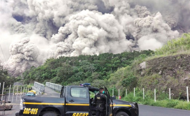 Жертвите след изригването на вулкана Фуего в Гватемала се увеличиха