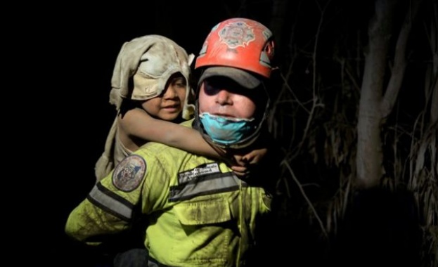 Броят на жертвите от изригването на вулкана Фуего в Гватемала