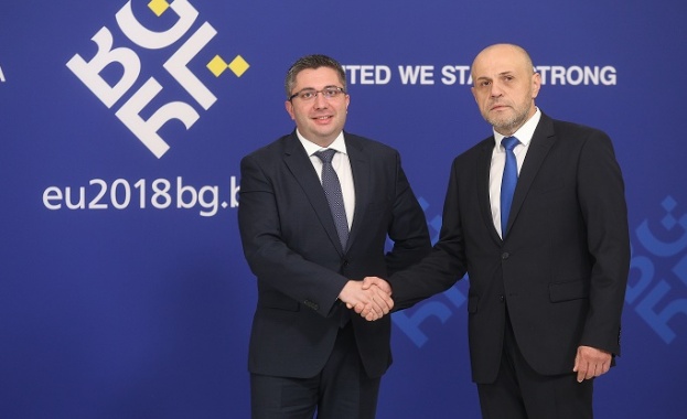 Хората няма да напускат родните си места ще работят и