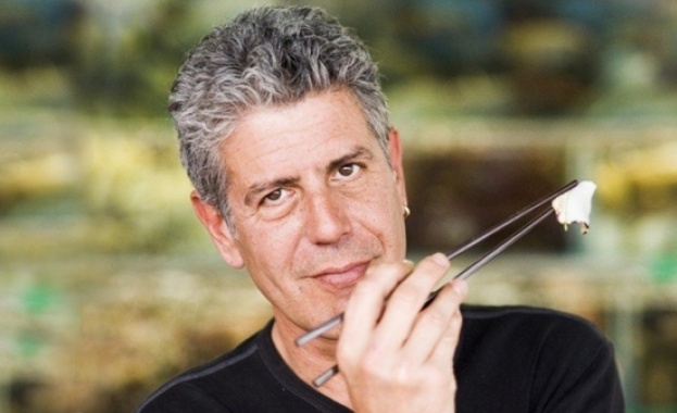 Популярният кулинар и телевизионен водещ Антъни Бурдейн 61 г е