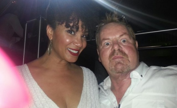 Световноизвестен английски радиоводещ води предаванията си в интернет радиа на