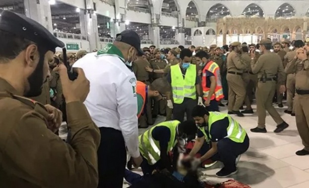 Инцидентът е станал когато поклонниците са правили свещена обиколка около