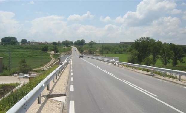 ОГРАНИЧЕНИЯ ЗА ТОВАРНИ АВТОМОБИЛИ Забранява се движението на моторни превозни средства