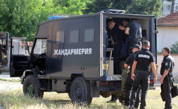 Жандармерия е блокирала Угърчин след сблъсъци между българи и роми