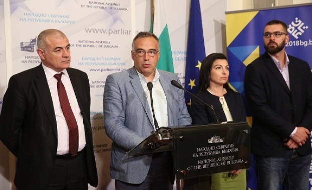 Парламентът бламира вицепремиера Валери Симеонов Днес на практика Народното събрание