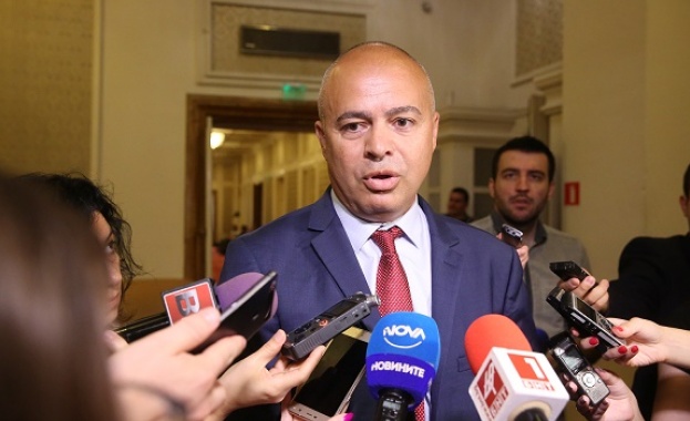 Частна организация иска да върши работата на министерството на транспорта