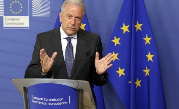 Еврокомисарят по миграцията Димитрис Аврамопулос заяви днес на пресконференция, че