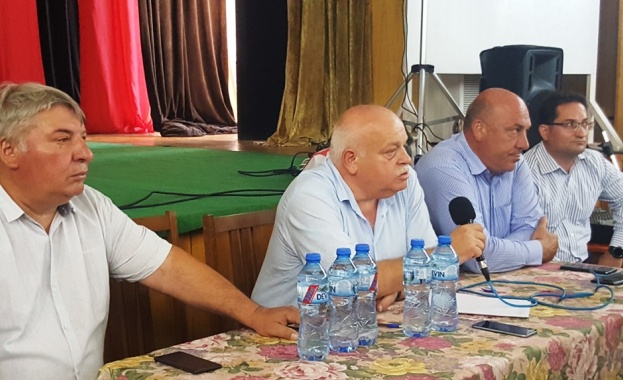 700 м е маршрутът на автобусите в Ахелой до настоящата