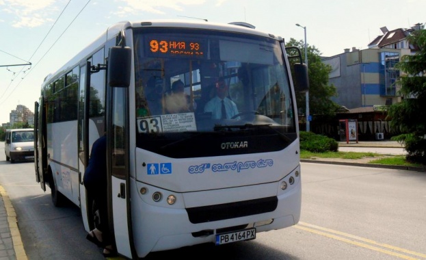 Кондуктор от автобус от градския транспорт на Пловдив е паднал