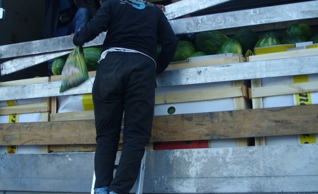 Вчера към 17 30 на ГКПП Кулата граничните полицаи отклонили