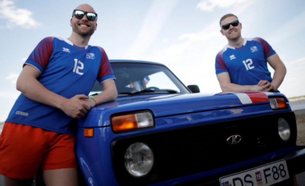 Двама привърженици на Исландия предприеха нестандартното пътуване с цел да