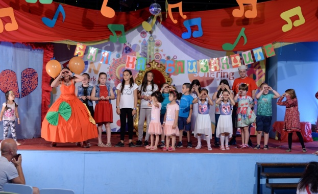 Бал на Близнаците събра много деца родени под индиго за