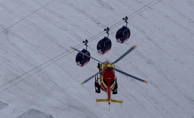 Четири хеликоптера транспортираха заради аварирал лифт над 400 души, останали