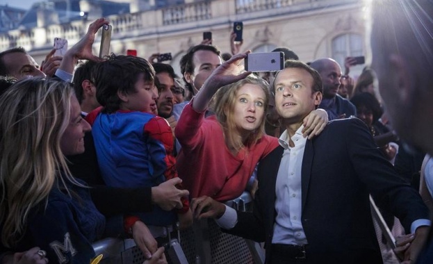 Френски диджеи и силна музика превзеха Елисейския дворец във Франция