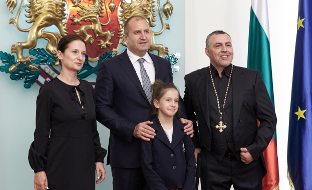 Президентът Румен Радев удостои днес в Гербовата зала на Дондуков