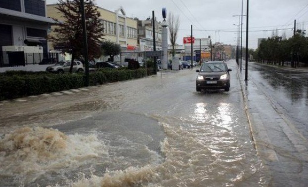 Порои и наводнения в Гърция Сред най засегнатите е столицата Атина