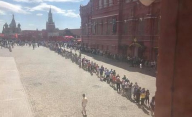 Главният редактор на киностудията Горки Андрей Апостолов показа във Фейсбук