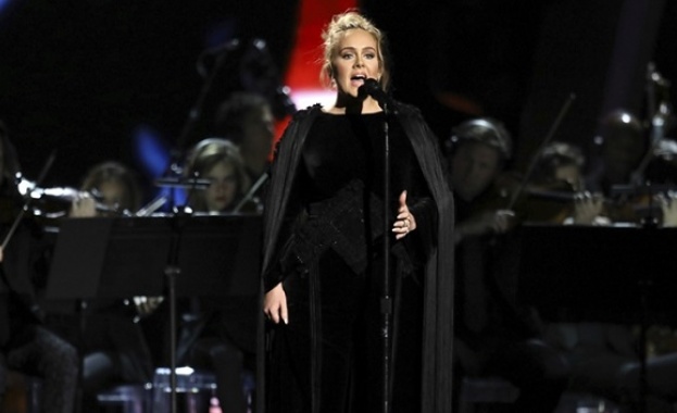 Британската аренби прима Адел ще издаде нов албум за Коледа