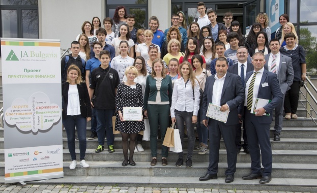 Иновационният лагер е елемент от програмата Практични финанси на JA